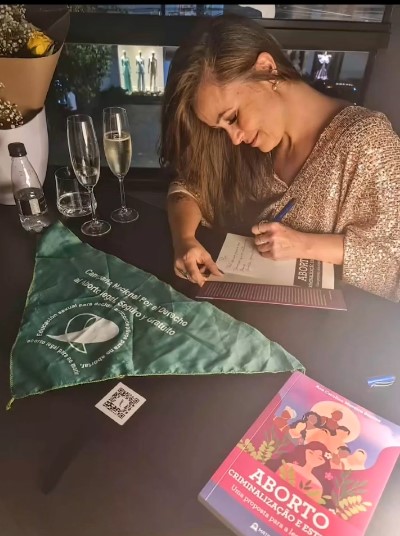 lançamento livro.jpg